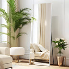 Bruchsicherer Ganzkörperspiegel aus seitlicher Perspektive mit schlankem Design